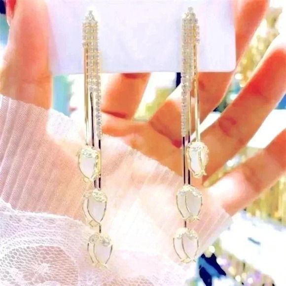 Gorgeous 18k Gold Plated Silver & Mother of Pearl Diamond Tulip Drops - Picture 2 of 2